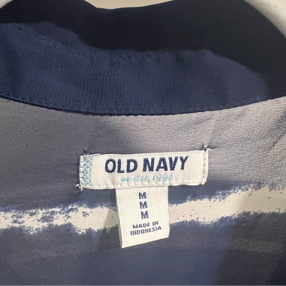 Old Navy 100% sheer polyester long sleeve top NWT - Picture 2 of 3